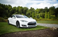 特斯拉馬斯克的思維方式和別人有什么不同呢？